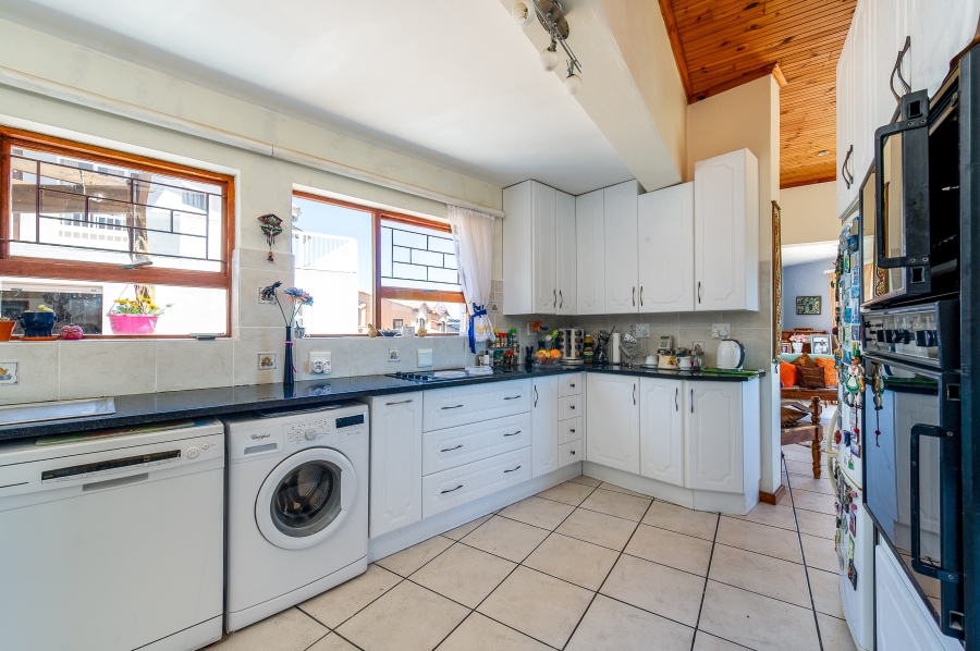 6 Bedroom Property for Sale in Cola Beach Western Cape